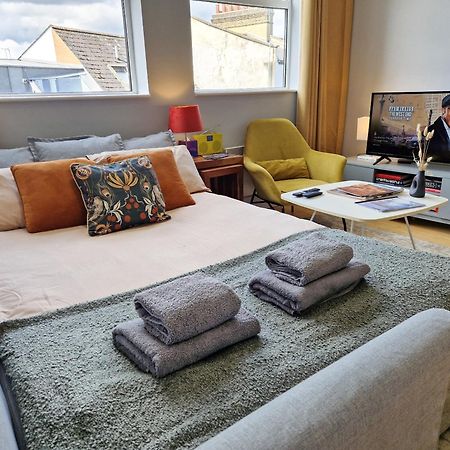 1-Bed Apartment, Close To Kensington Olympia With Free Wi-Fi & Netflix Londres Exterior foto