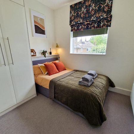 1-Bed Apartment, Close To Kensington Olympia With Free Wi-Fi & Netflix Londres Exterior foto