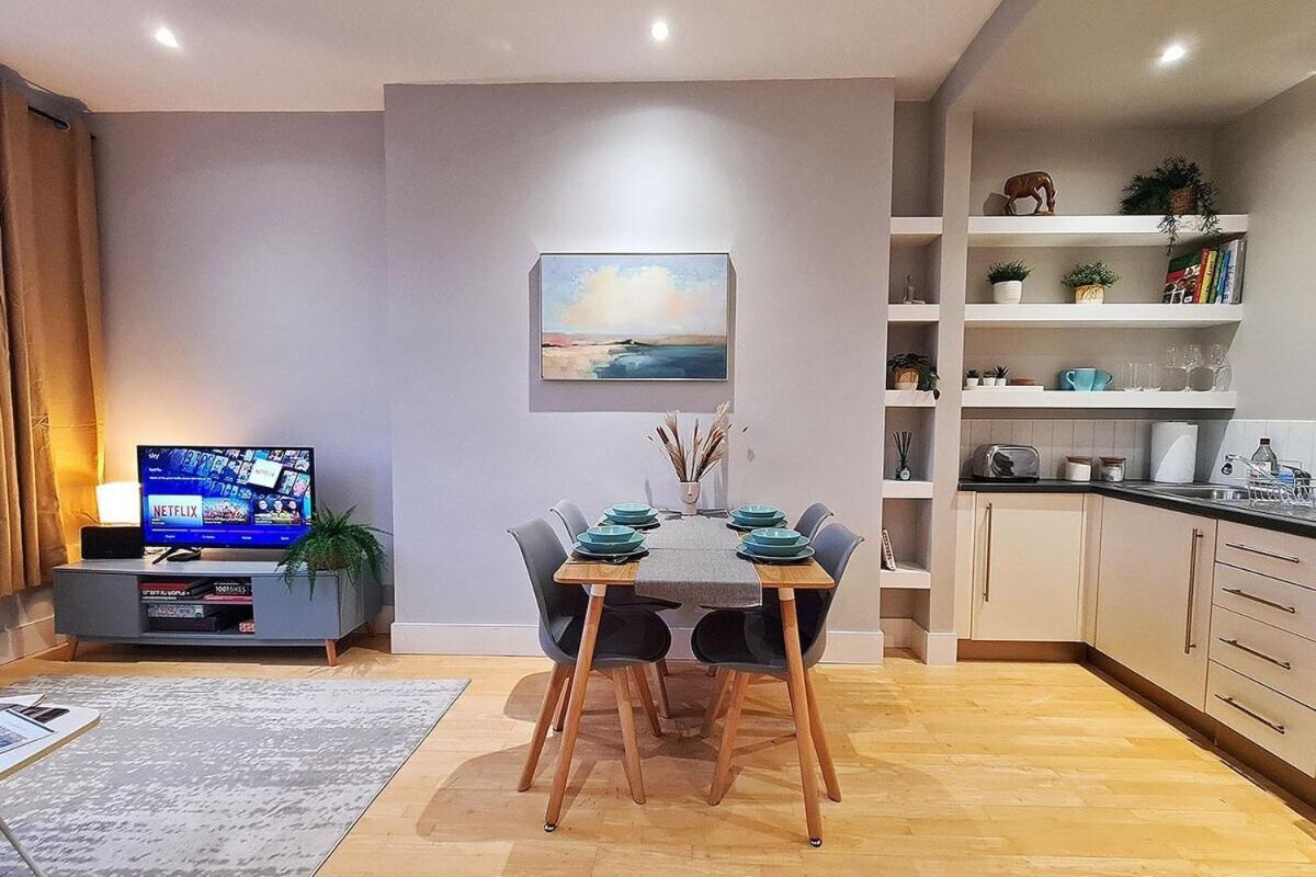 1-Bed Apartment, Close To Kensington Olympia With Free Wi-Fi & Netflix Londres Exterior foto