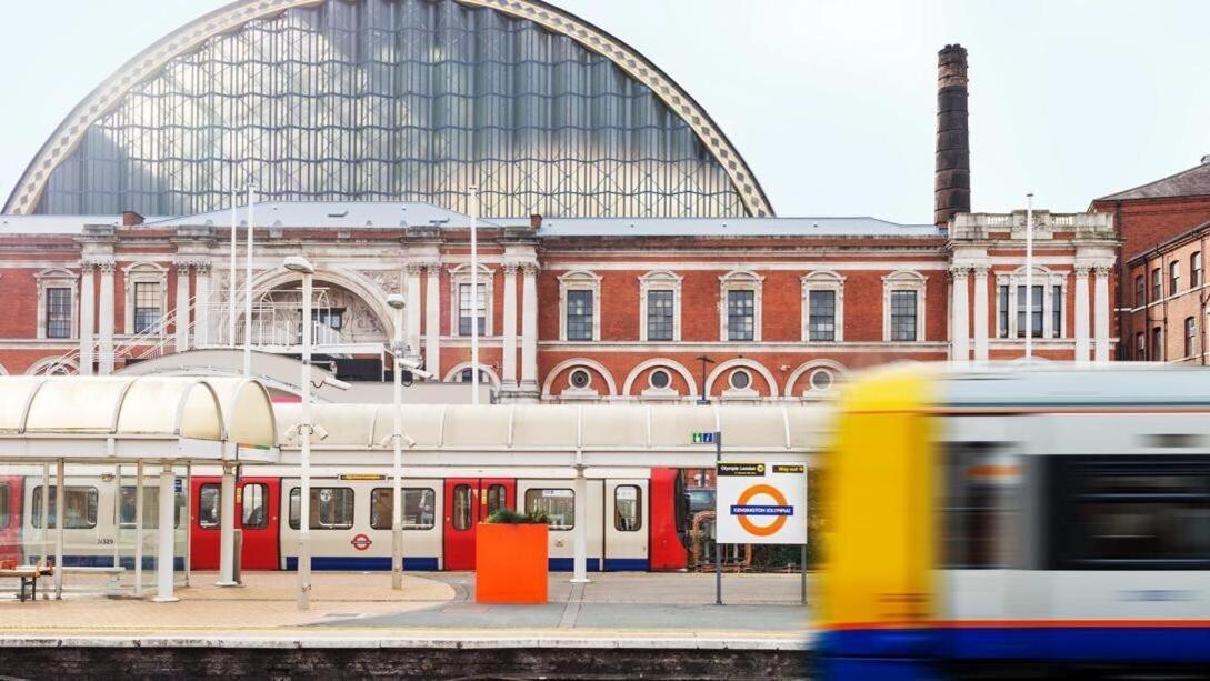 1-Bed Apartment, Close To Kensington Olympia With Free Wi-Fi & Netflix Londres Exterior foto
