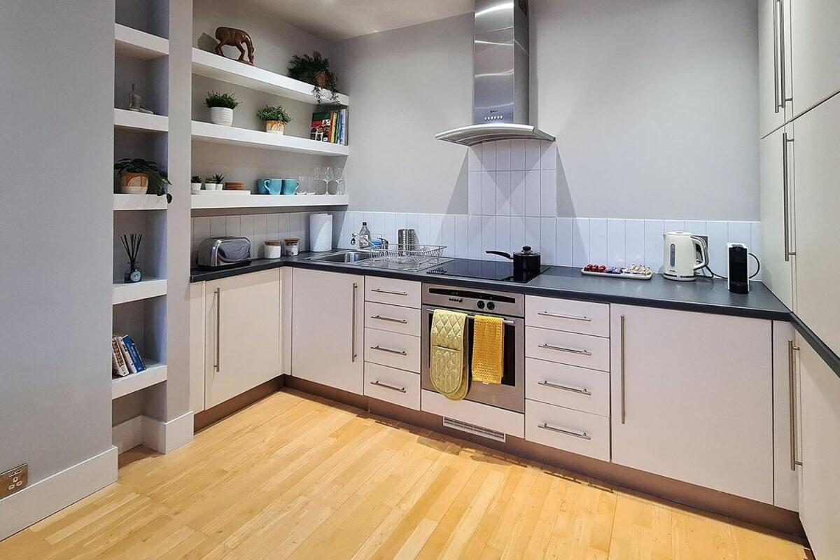 1-Bed Apartment, Close To Kensington Olympia With Free Wi-Fi & Netflix Londres Exterior foto