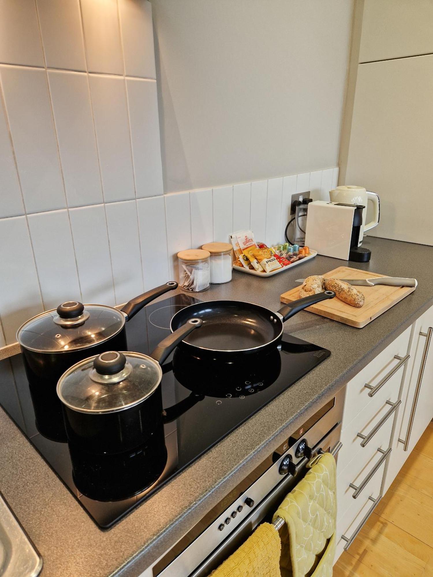 1-Bed Apartment, Close To Kensington Olympia With Free Wi-Fi & Netflix Londres Exterior foto
